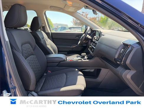 Used 2025 Nissan Pathfinder SV FWD image 30