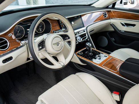 Certified 2023 Bentley Flying Spur V8 AWD/4WD image 30