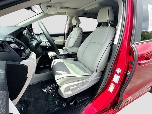 Used 2026 Honda Odyssey Touring image 21