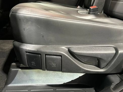 Used 2021 Toyota Highlander XLE AWD/4WD image 24