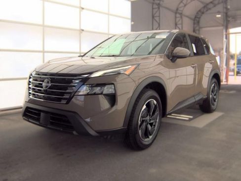Used 2025 Nissan Rogue SV AWD/4WD image 2