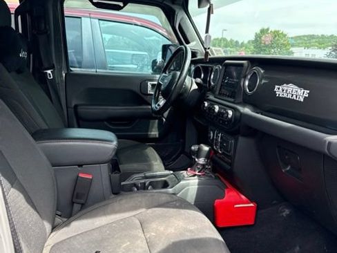 Used 2022 Jeep Gladiator Overland w/ Cold Weather Group AWD/4WD image 10