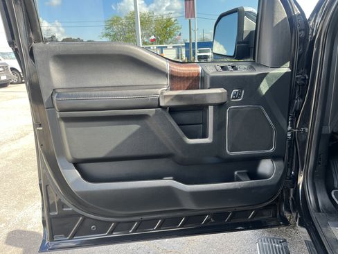 Used 2015 Ford F150 Platinum w/ Equipment Group 701A Luxury AWD/4WD image 12