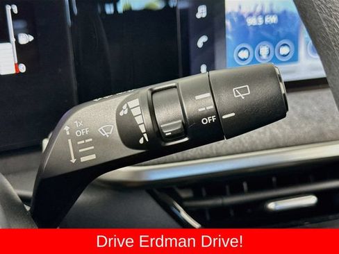 Used 2025 Nissan Kicks SV AWD/4WD image 15
