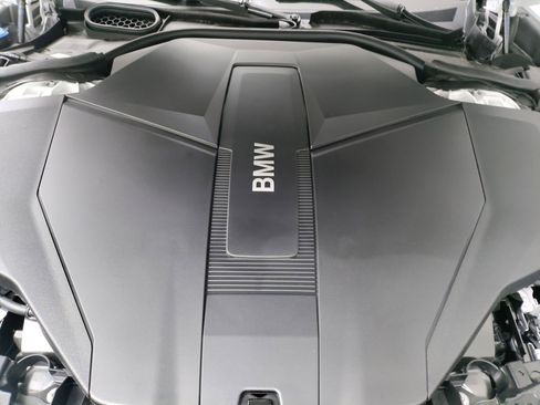 Used 2025 BMW i7 xDrive60 image 23