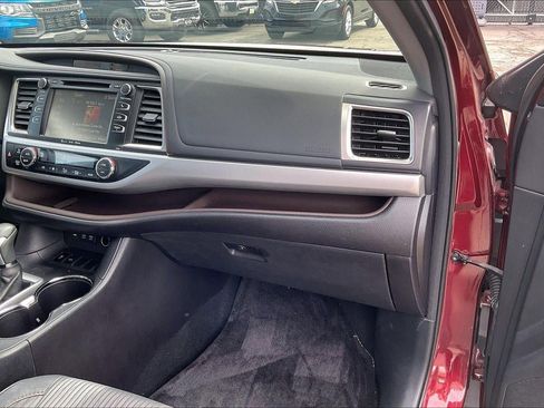 Used 2017 Toyota Highlander Plus image 15
