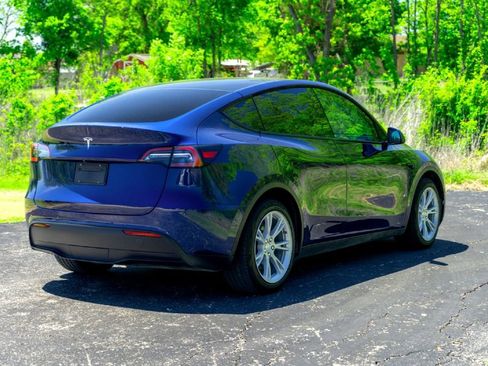 Used 2022 Tesla Model Y Long Range AWD/4WD image 6