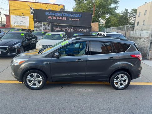 Used 2016 Ford Escape SE w/ Equipment Group 201A image 5