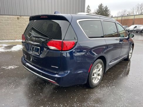Used 2020 Chrysler Pacifica Limited image 5
