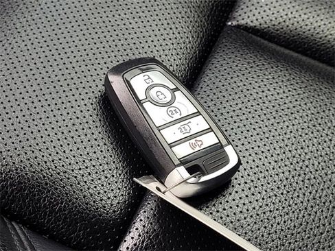 Used 2021 Ford Expedition XLT image 31