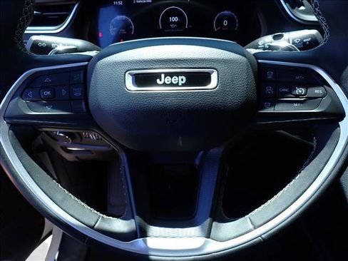 Used 2023 Jeep Grand Cherokee Altitude AWD/4WD image 14