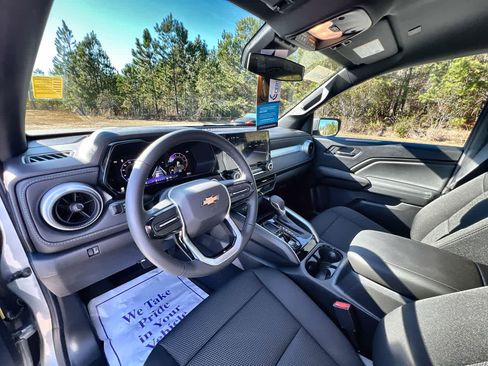 Used 2024 Chevrolet Colorado LT image 10