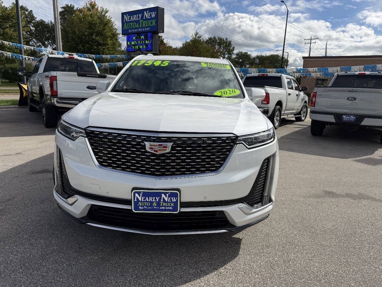 Used 2020 Cadillac XT6 Premium Luxury AWD/4WD image 2