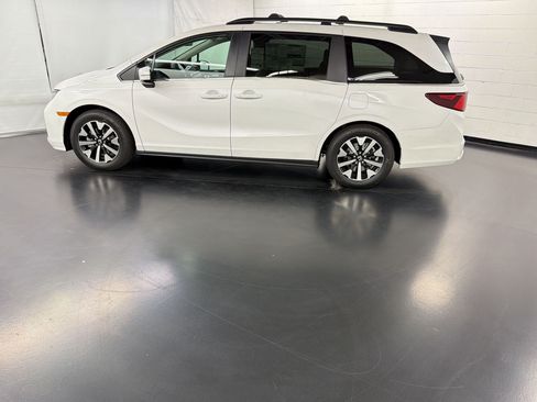 New 2026 Honda Odyssey EX-L image 2