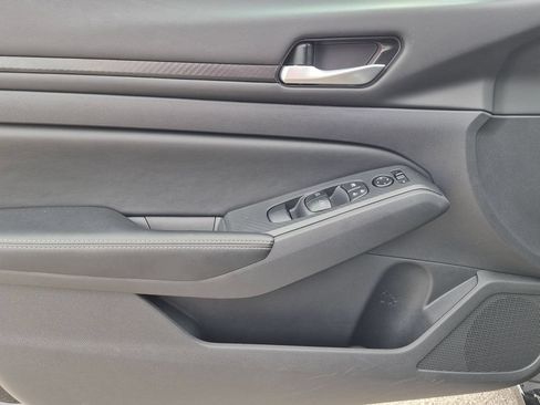 Used 2025 Nissan Altima 2.5 SV FWD image 11