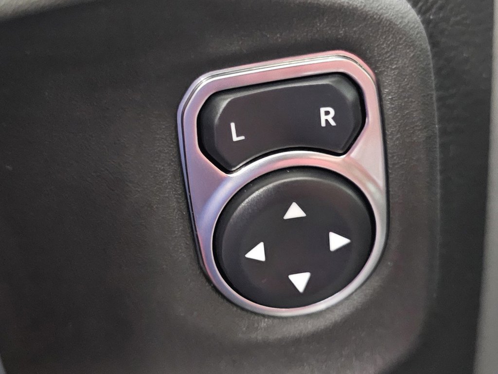Used 2021 Jeep Wrangler Unlimited Sahara AWD/4WD image 29