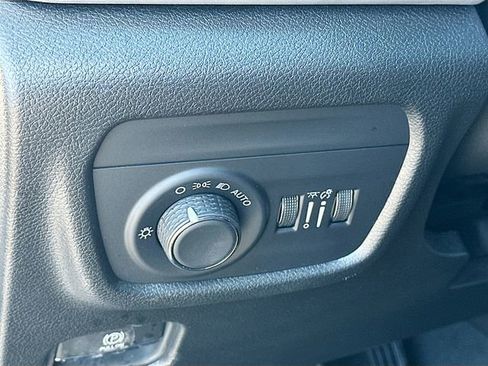 Used 2024 Jeep Grand Cherokee Laredo X image 10