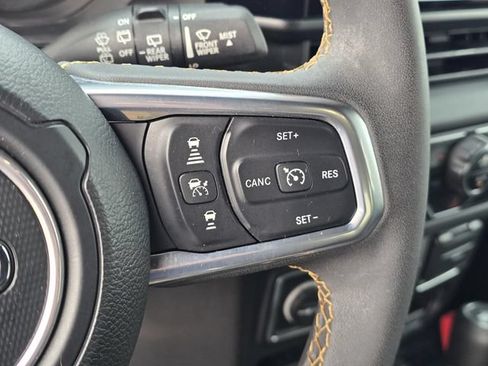 Used 2024 Jeep Wrangler Unlimited Sahara AWD/4WD image 17