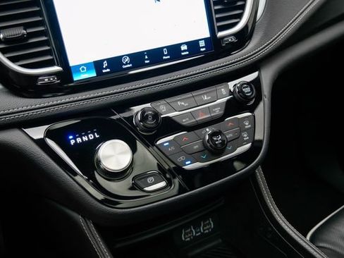 Used 2025 Chrysler Pacifica Limited FWD image 23