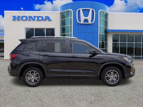 Used 2024 Honda Passport TrailSport image 2