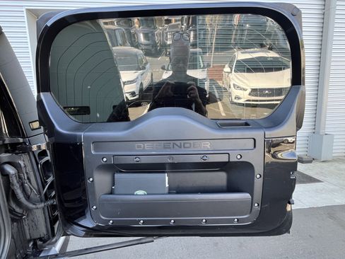 Used 2024 Land Rover Defender 130 S image 34