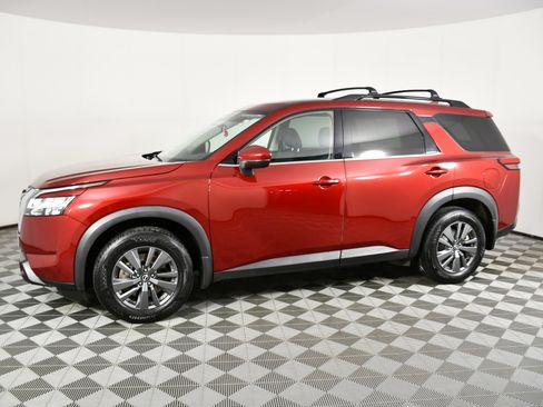 Used 2022 Nissan Pathfinder SV image 9