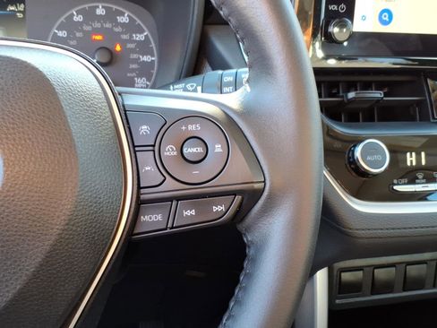 Used 2023 Toyota Corolla Cross LE image 19