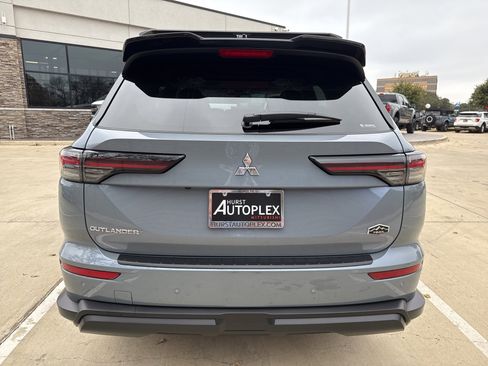 New 2026 Mitsubishi Outlander Trail Edition image 2