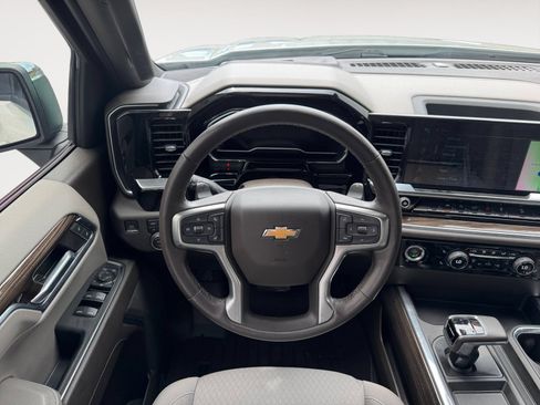 Used 2023 Chevrolet Silverado 1500 LT w/ Z71 Off-Road Package AWD/4WD image 12