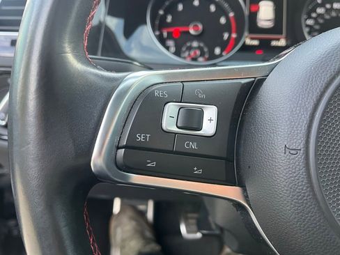 Used 2018 Volkswagen GTI SE image 9