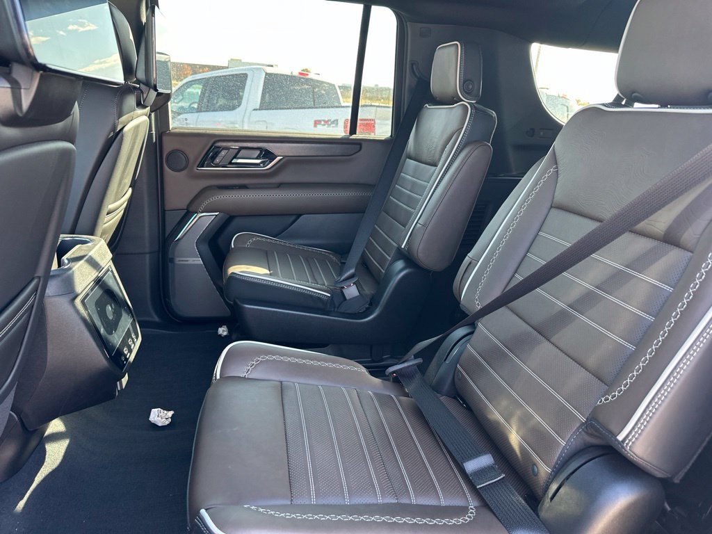 Used 2026 GMC Yukon XL Denali Ultimate AWD/4WD image 8