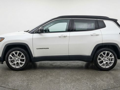 Used 2025 Jeep Compass Limited AWD/4WD image 5
