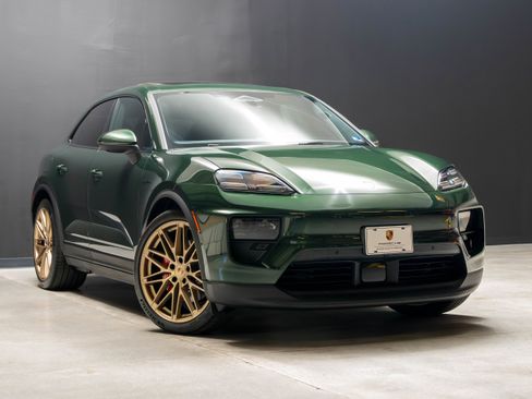 Certified 2025 Porsche Macan 4S Electric AWD/4WD image 9