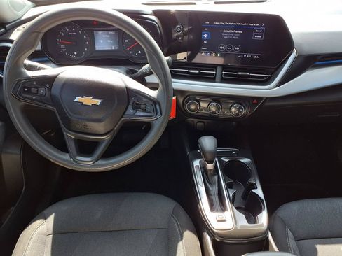 Used 2026 Chevrolet Trax LS w/ LS Convenience Package FWD image 13