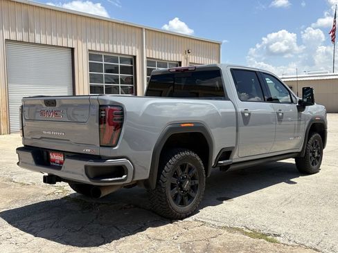 Used 2024 GMC Sierra 2500 AT4 w/ AT4 Premium Plus Package AWD/4WD image 5