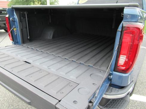 Used 2024 GMC Sierra 1500 SLT w/ X31 Off-Road Package AWD/4WD image 33