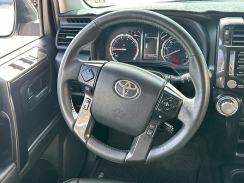 Used 2021 Toyota 4Runner Venture AWD/4WD image 19