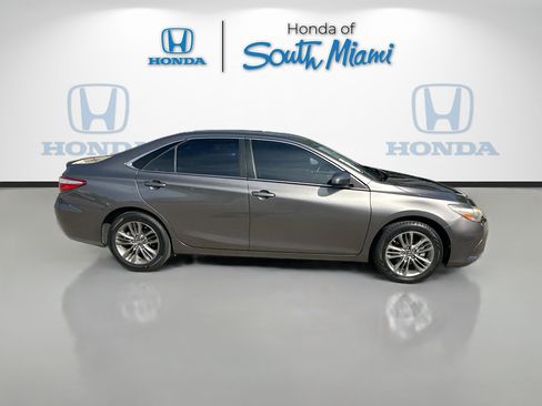 Used 2017 Toyota Camry SE FWD image 8