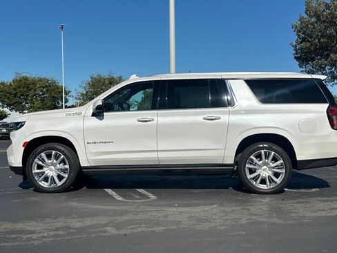Used 2021 Chevrolet Suburban High Country w/ Premium Package AWD/4WD image 7