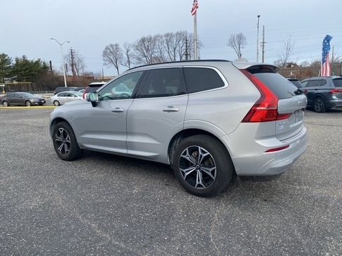 Used 2022 Volvo XC60 B5 Momentum w/ Climate Package image 7