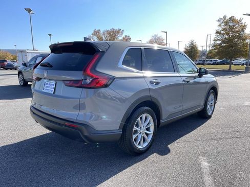 Used 2024 Honda CR-V EX image 3