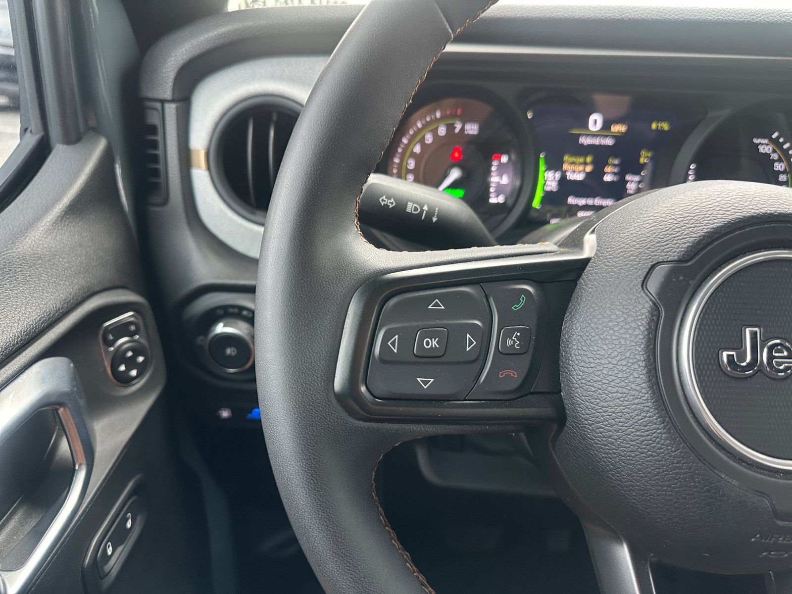 Used 2024 Jeep Wrangler Unlimited AWD/4WD image 18