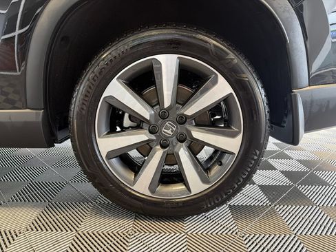 Used 2025 Honda Pilot Touring image 9
