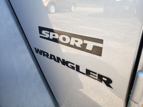 Used 2016 Jeep Wrangler Sport AWD/4WD image 12