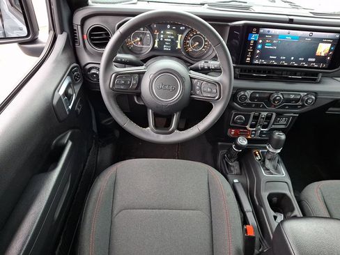 Used 2025 Jeep Wrangler Unlimited Rubicon image 22