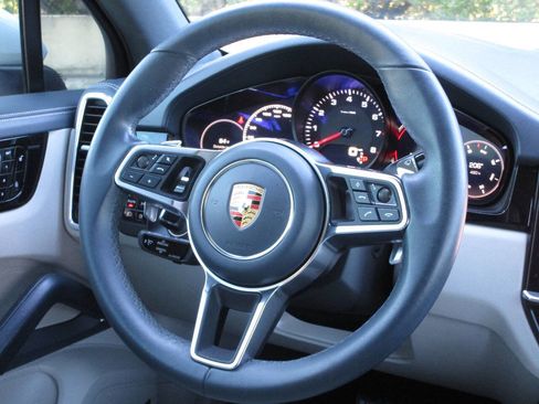 Used 2019 Porsche Cayenne image 15