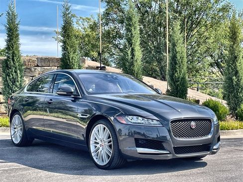 Used 2020 Jaguar XF Prestige image 8