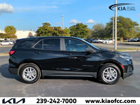 Used 2023 Chevrolet Equinox LS w/ LS Convenience Package image 4