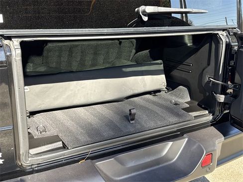 Used 2024 Jeep Wrangler Sahara w/ Safety Group image 19