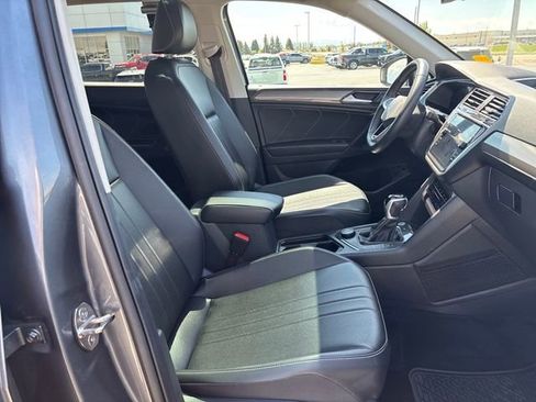 Used 2024 Volkswagen Tiguan SE w/ Panoramic Sunroof Package AWD/4WD image 23